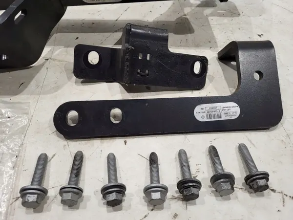 OEM 8201288615 dragkrok för Renault Master III image 5