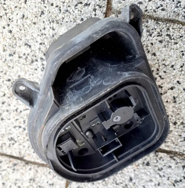 VW Tiguan Vasen Ulkoinen Ajovalokehys OEM 5N0945257D image 3