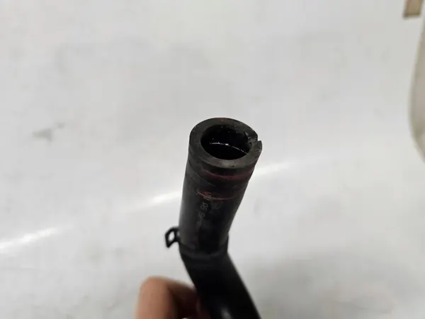 Tuyau de ventilation filtre à charbon OEM 4M0201997K Audi Q7 image 5