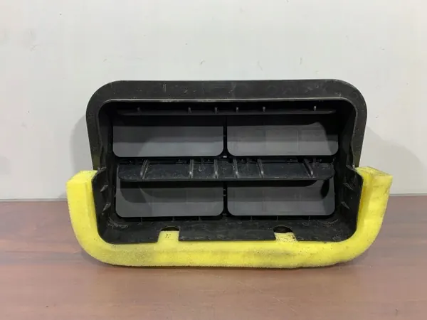 Subaru OE Tuuletusritilä OEM 72651AG000 - Käytetty image 2