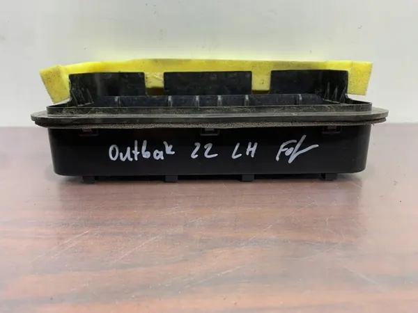 Subaru OE Tuuletusritilä OEM 72651AG000 - Käytetty image 4
