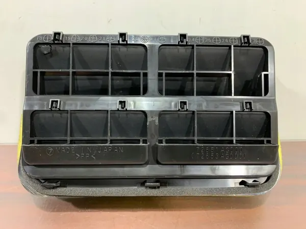Subaru OE Tuuletusritilä OEM 72651AG000 - Käytetty image 5