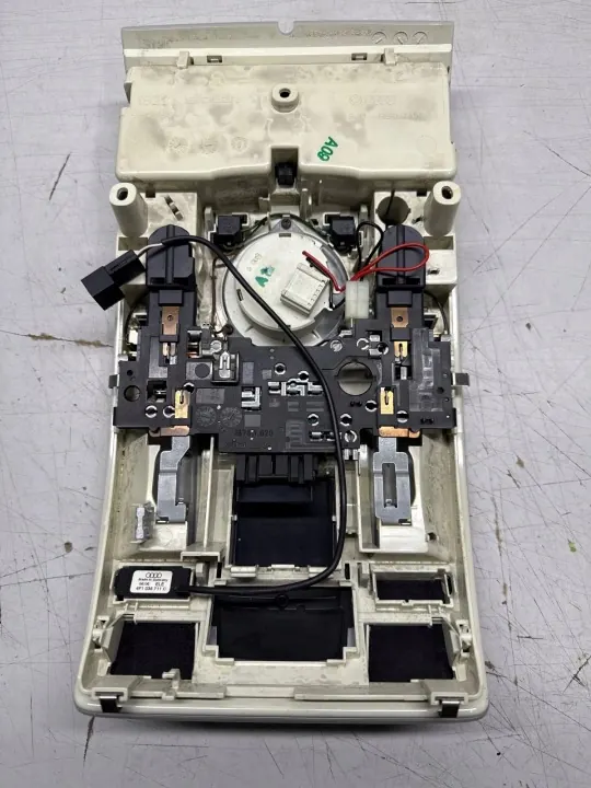 Audi A6 C6 Plafonnier Toit Ouvrant OEM 4F0947135 8E0959613A image 3