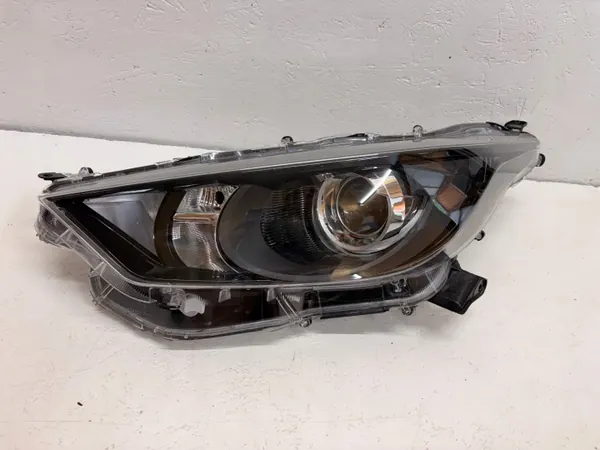 Toyota Yaris IV linke Scheinwerferlinse KOITO K0-6 image 2