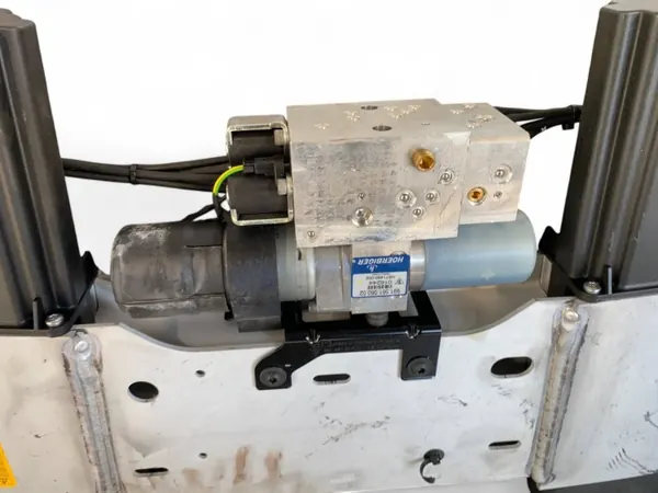Porsche 911 Cabrio kattopumppu OEM 99156106002 image 6