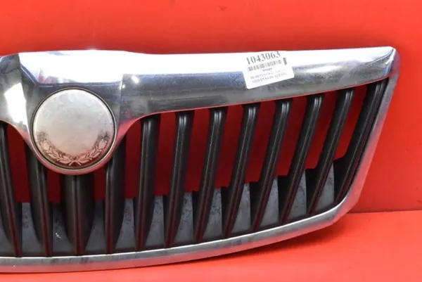 Musta Kromi Grilli OEM 1Z0853651C Skoda Octavia II image 3