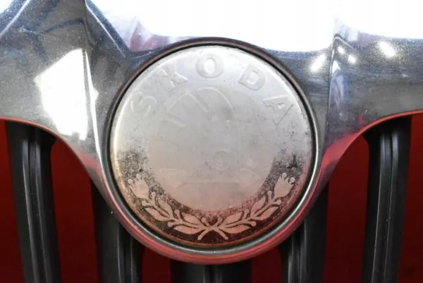 Musta Kromi Grilli OEM 1Z0853651C Skoda Octavia II image 4
