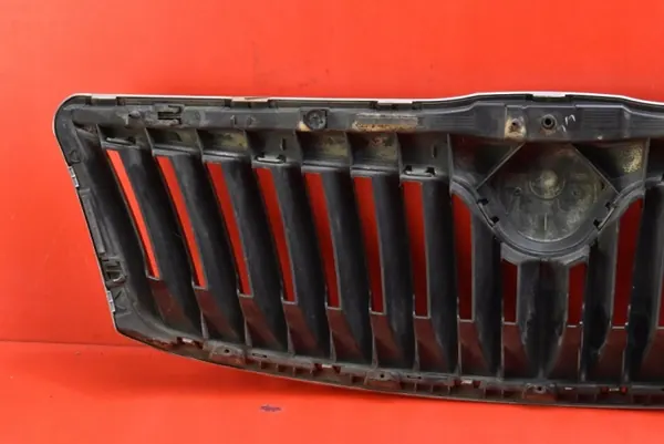 Musta Kromi Grilli OEM 1Z0853651C Skoda Octavia II image 9