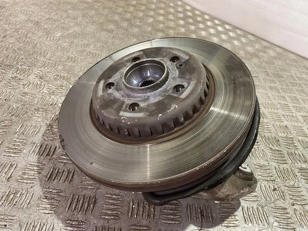 Mercedes-Benz E W238 2017 Mozzo ruota posteriore image 2