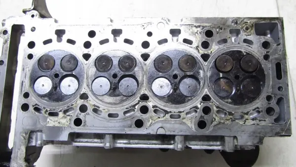 Mercedes Cylinderhuvud OEM 139/027 för W213 2.0 image 8