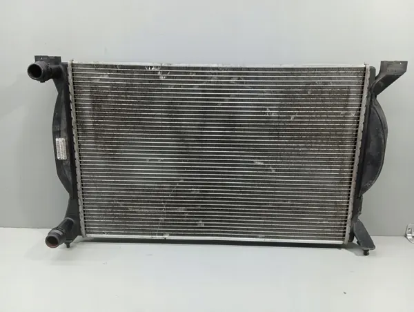 Waterradiator OEM 8E0121231A voor Audi A4 B7 2.0 TDI image 2