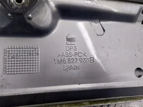 SEAT OE 1M6827933B Bakspoiler för Leon image 3