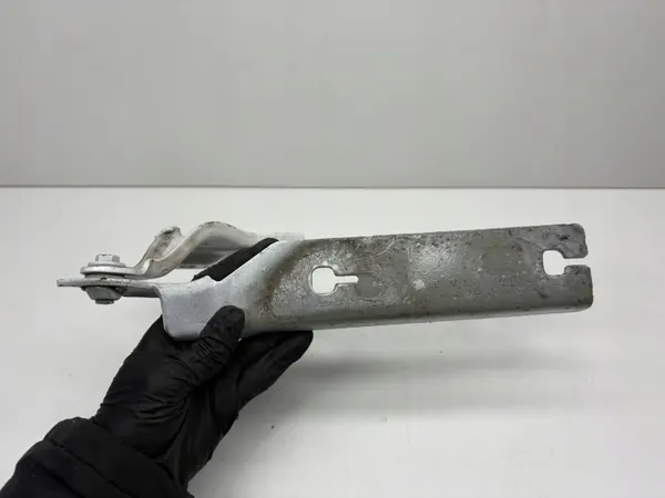 Dobradiça capô esquerda dianteira Audi A3 8Y OEM 8Y0823302B image 3