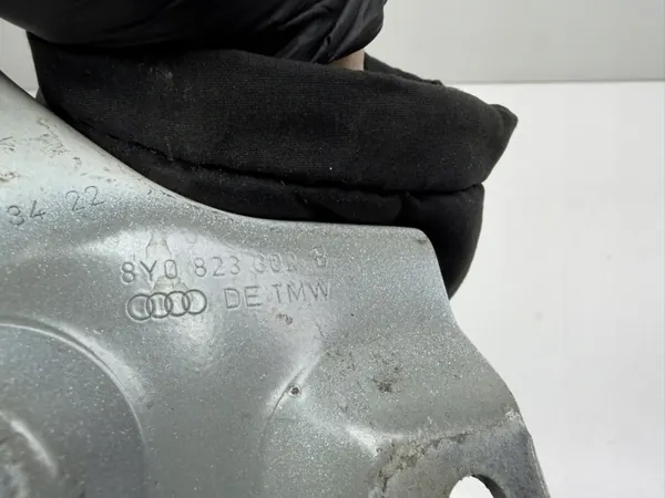 Dobradiça capô esquerda dianteira Audi A3 8Y OEM 8Y0823302B image 5