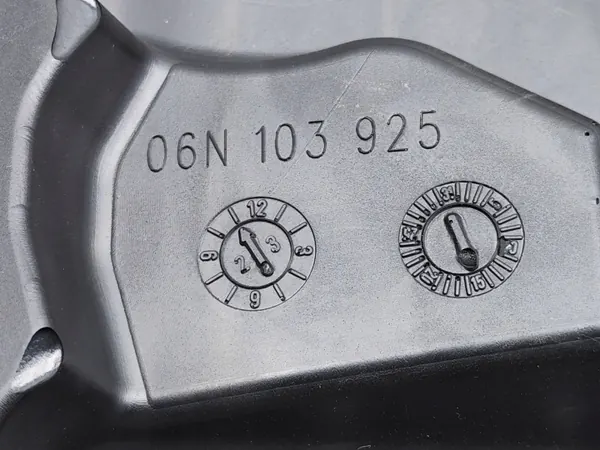 Cubierta Motor Audi OEM 06N103925 - Estado Usado image 7