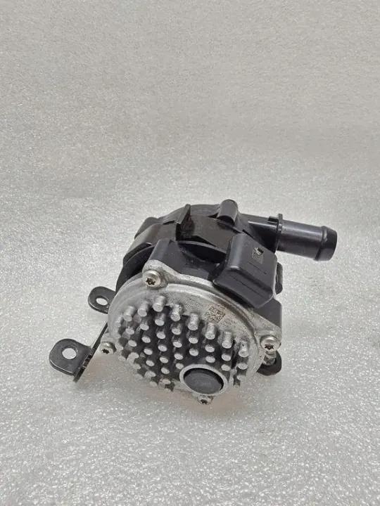 32222737 Pompe à eau pour Volvo XC40 1.5 Hybride image 2