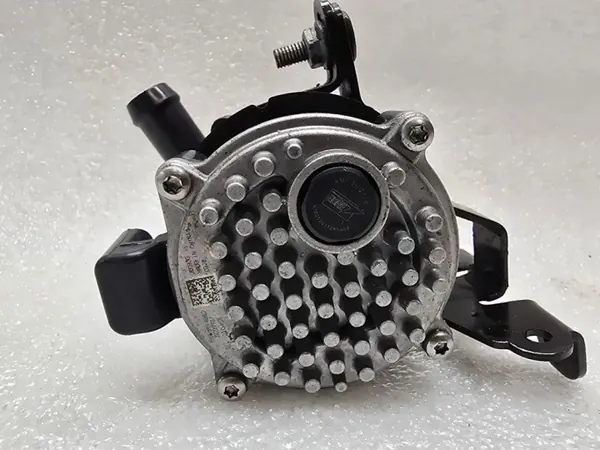 32222737 Pompe à eau pour Volvo XC40 1.5 Hybride image 3