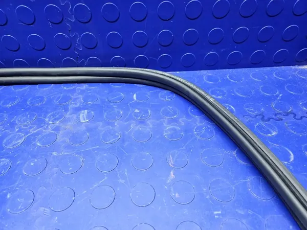 Junta de porta-malas Audi A3 8Y OEM 8Y5827705B image 7