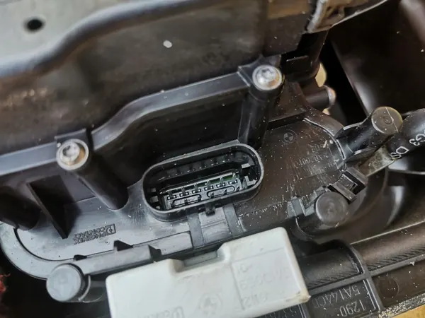 Prise de charge BMW IX I20 OEM 5A5CED5 image 9