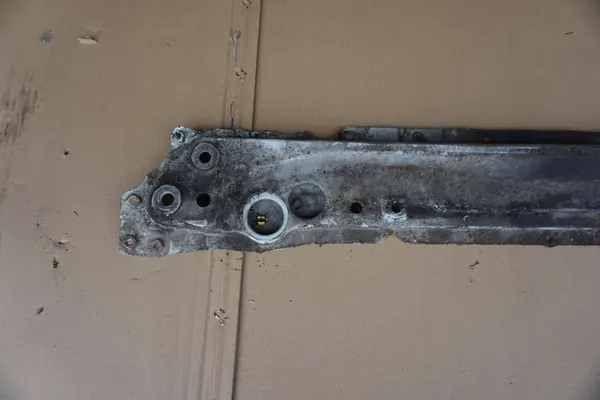 LEXUS IS300H III Viga Inferior Frontal 2015 Pérola Branca OEM image 9