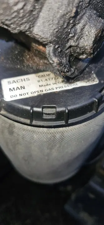 Suporte de cabine MAN TGX TG3 OEM 85.417226089 - Usado image 3