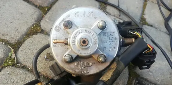 Gebrauchtes LPG-Kit OEM AEB2568B 67R010493 für 6 Zylinder image 5
