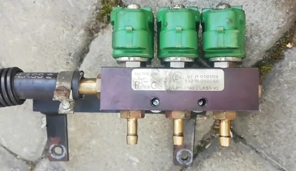 Gebrauchtes LPG-Kit OEM AEB2568B 67R010493 für 6 Zylinder image 6