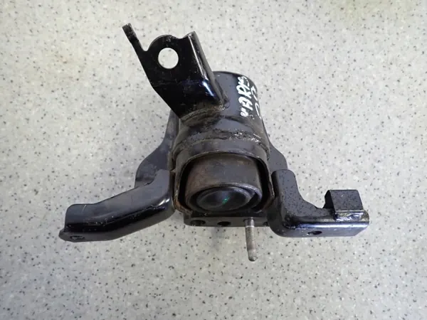 Toyota Moottorin Kiinnike OEM 82 Oikea Etu Yaris II image 2