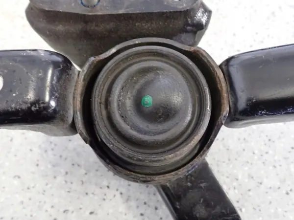 Toyota Moottorin Kiinnike OEM 82 Oikea Etu Yaris II image 5