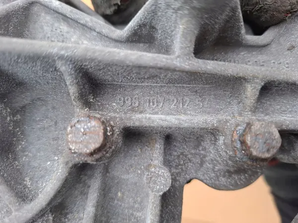 Olje pump Porsche 911 996 2004 Pierburg OEM 99610701258 image 4