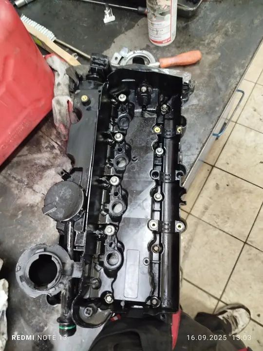 Tampa de Válvula BMW 1 2.0 D Usada OEM 7797613 image 5