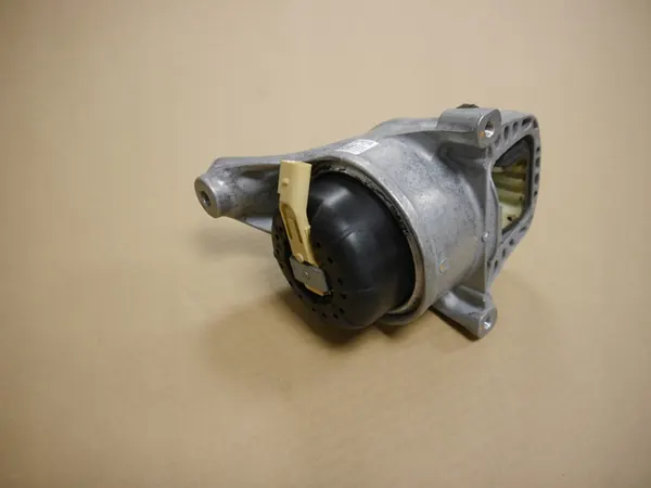 AUDI A4 A5 8W Moottorin Tuki Vasen 8W0199371CT image 2