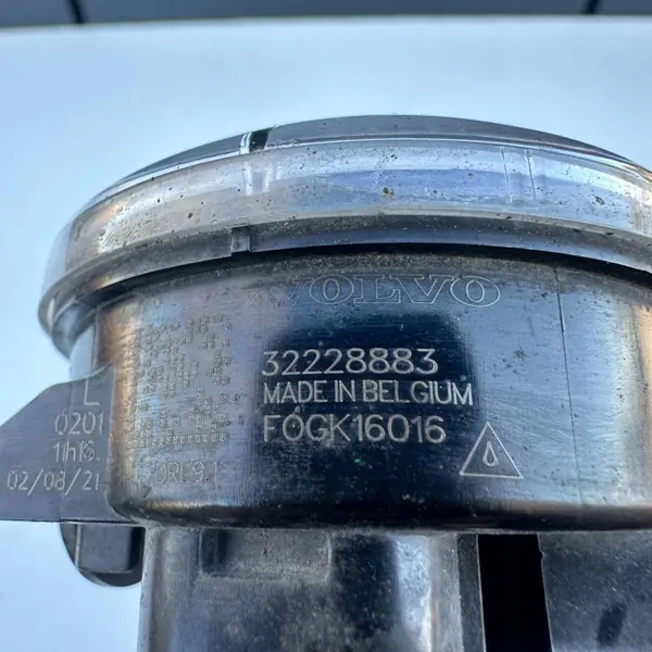 Volvo XC40 Fram vänster dimljus OEM 32228883 image 4