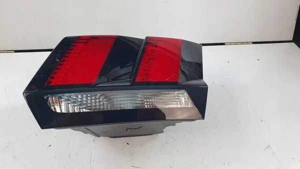 Luz trasera derecha Peugeot 3008 II image 5