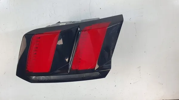 Luz trasera derecha Peugeot 3008 II image 6