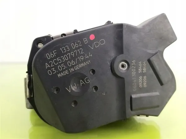Corps de papillon OEM 06F133062B pour VW Passat B6 2.0 FSI image 3