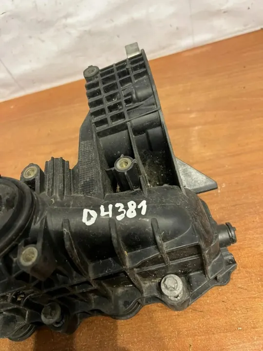 Käytetty imukansi OEM D4381 Mercedes-Benz Vianolle image 4