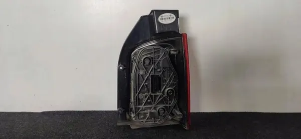 Luz trasera derecha VW image 3