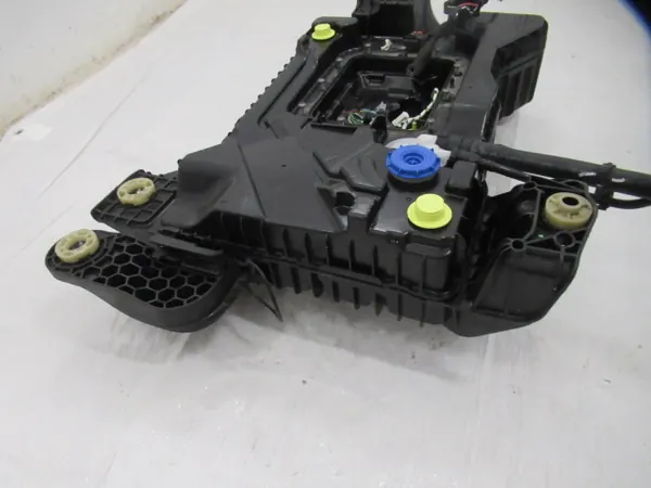 AdBlue Tank PEUGEOT 3008 II 2.0 BLUEHDI image 8