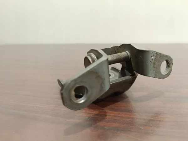 Subaru Forester voordeurscharnieren OEM FBZ26195 image 3