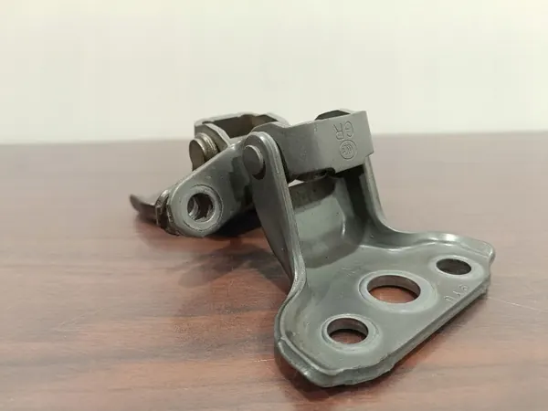 Subaru Forester voordeurscharnieren OEM FBZ26195 image 4