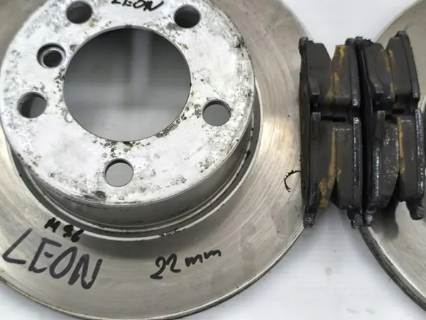 Discos e pastilhas dianteiros OEM TARCZE KLOCKI PRZÓD 22mm image 4