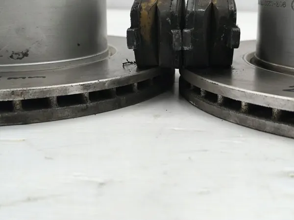Discos e pastilhas dianteiros OEM TARCZE KLOCKI PRZÓD 22mm image 7
