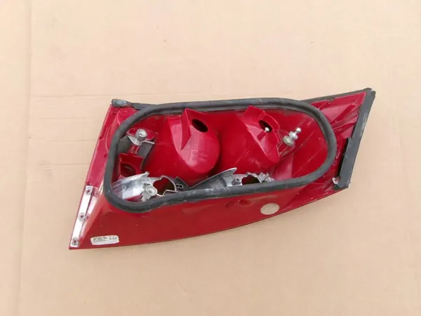 Luz trasera izquierda Audi TT 98-06 image 2