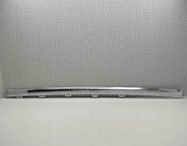 OEM 32227904 Moldurón central parachoques trasero Volvo XC60 image 2