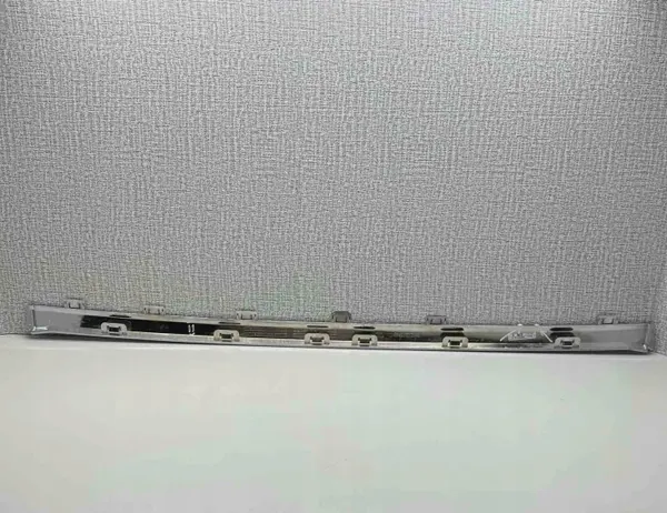 OEM 32227904 Moldurón central parachoques trasero Volvo XC60 image 7