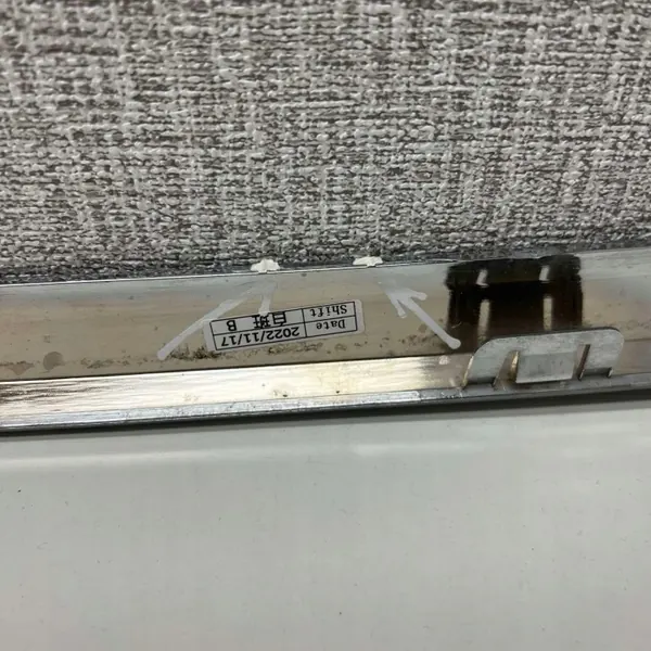 OEM 32227904 Moldurón central parachoques trasero Volvo XC60 image 8