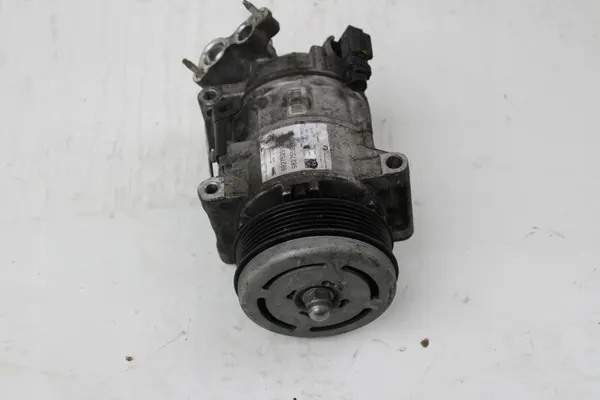 Compresor de aire acondicionado Valeo 9827529180 image 2