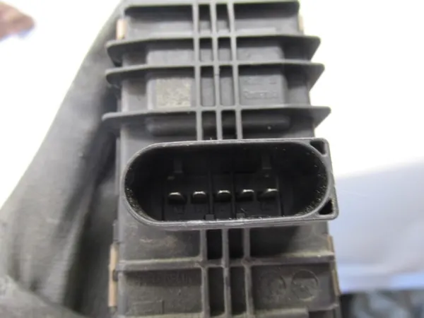 BMW X3 F25 Turbo Actuator OEM 4933519410 image 3