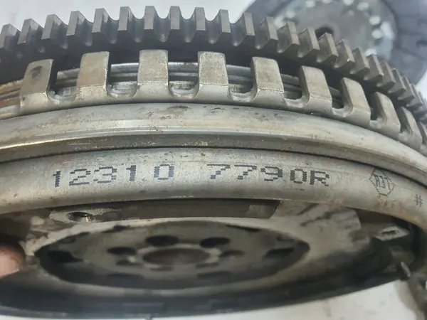 Disco de Embreagem Pressão Volante Bi-massa Dacia Duster 1.5 Blu DCI 123107790R image 3